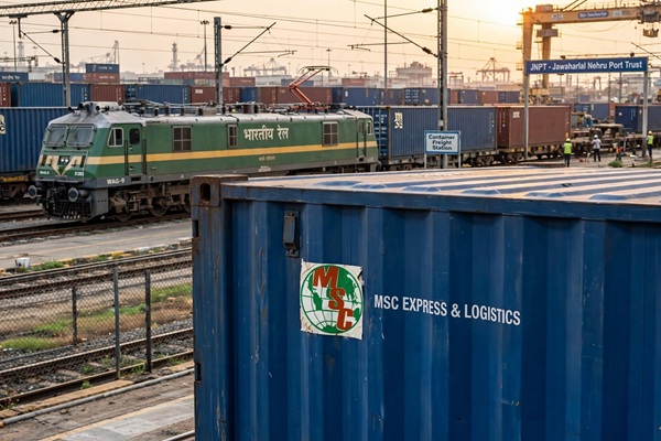 Train cargo logistics